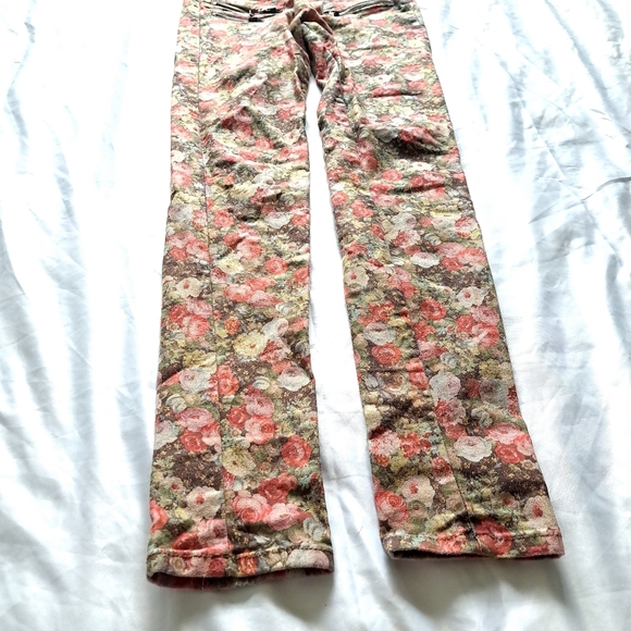 Zara | Floral Multi color jean jegging skinny with bronze zipper accents - Picture 3 of 11